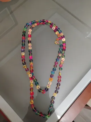 Collar largo de cuentas multicolor