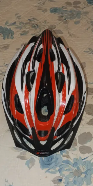 Casco de bicicleta en perfecto estado