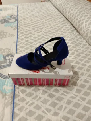 Zapatos azules de vestir y baile