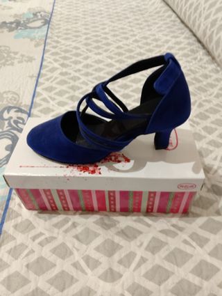 Zapatos azules de vestir y baile