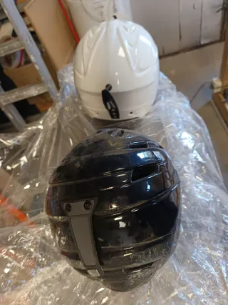 Caschi da neve (bianco e nero)