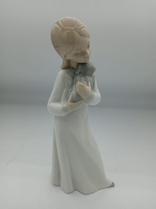 Statuetta Zaphir bambina con gatto