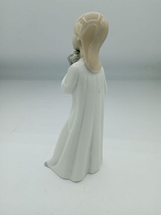 Statuetta Zaphir bambina con gatto