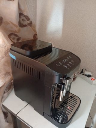 Cafetera Super Automática DeLonghi Magnífica EVO