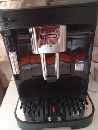 Cafetera Super Automática DeLonghi Magnífica EVO