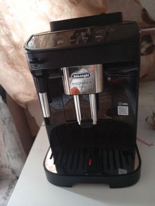 Cafetera Super Automática DeLonghi Magnífica EVO
