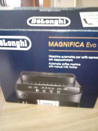 Cafetera Super Automática DeLonghi Magnífica EVO