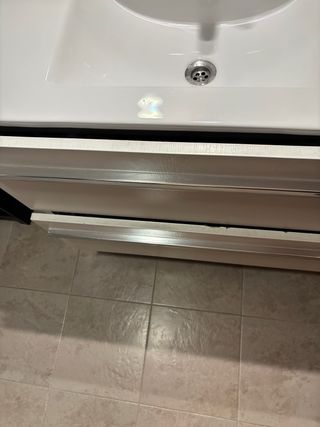 Mueble baño 90 cm lavabo y grifo.
