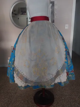 Traje de Fallera Niña Azul y otro rosa