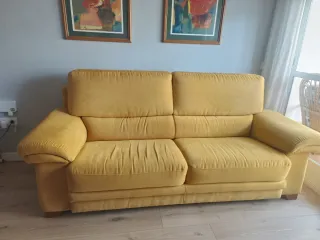 Sofá de 2 plazas amarillo tela