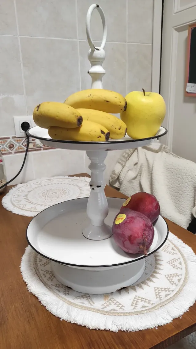 Frutero Vintage Metal Blanco y Amarillo