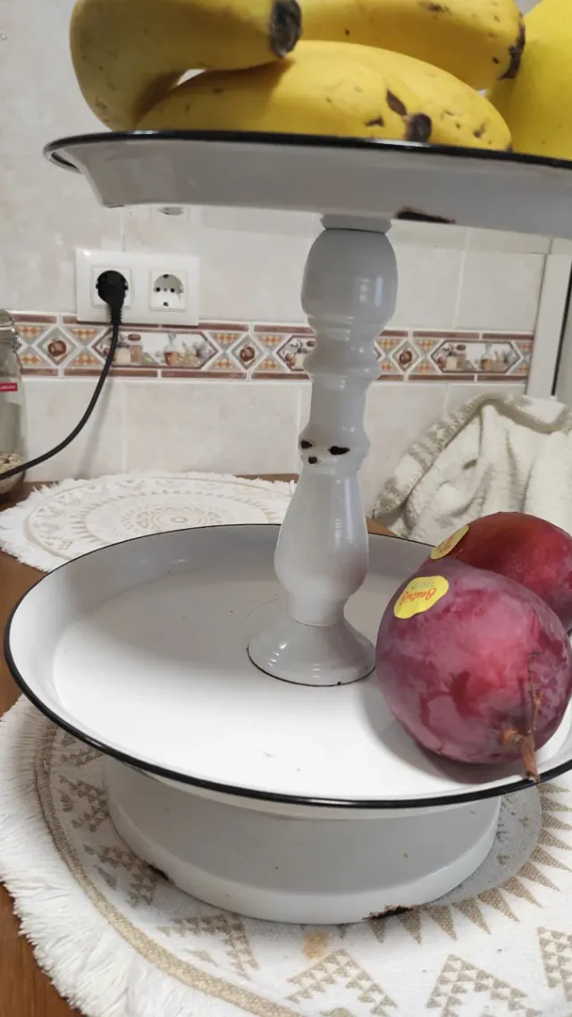 Frutero Vintage Metal Blanco y Amarillo