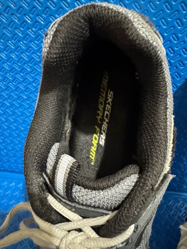 Skechers Memory Foam Talla 44 Negras/Grises