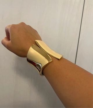 Bracciale rigido dorato Max Mara