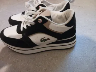 Zapatillas Lacoste Negras y Blancas