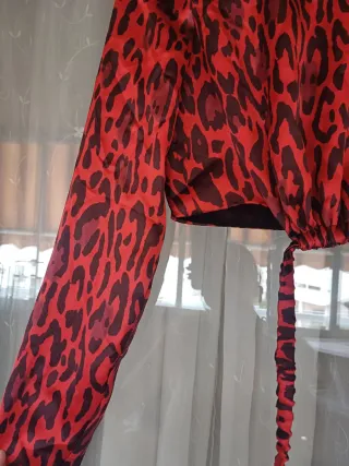 Blusa Zara Leopardo Roja Talla M
