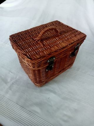 Antigua cesta de mimbre
