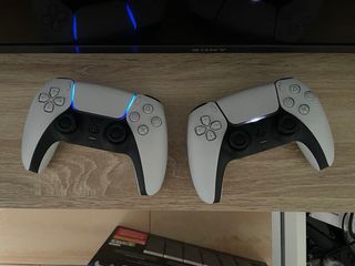 PS5 Edición Digital + 2 mandos DualSense