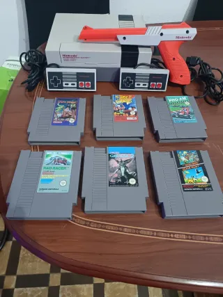 Consola Nintendo NES con mandos y juegos