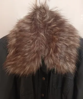 Cazadora Guess con Cuello Peludo desmontable