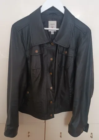 Cazadora Guess con Cuello Peludo desmontable