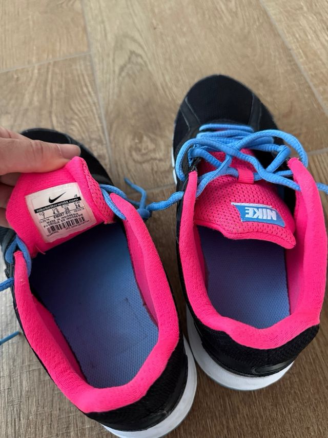 Scarpe Nike donna nere e fucsia