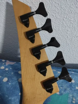 Bajo Jackson Pro Eliminator 5 cuerdas activo