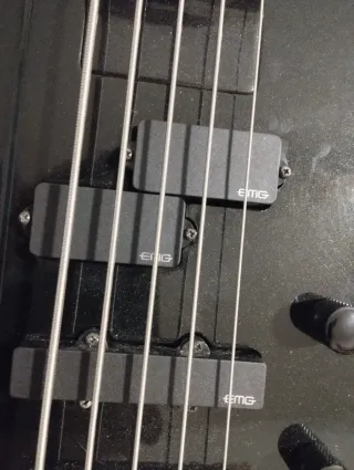 Bajo Jackson Pro Eliminator 5 cuerdas activo