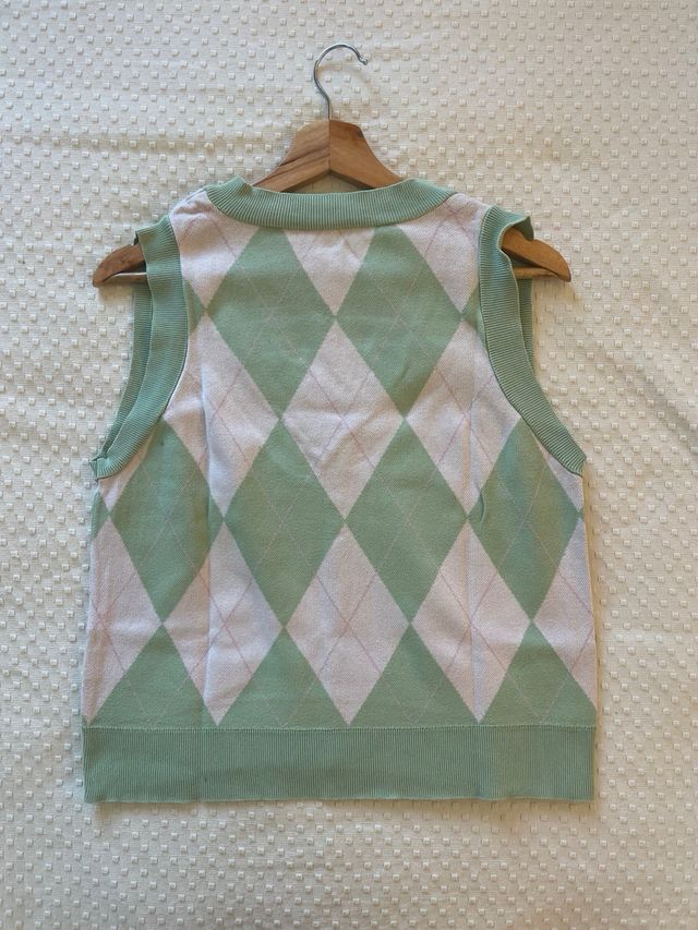 Chaleco de punto rombos verde y rosa muy clarito