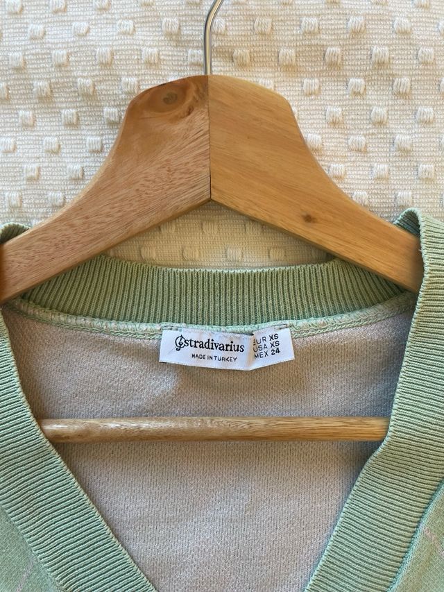 Chaleco de punto rombos verde y rosa muy clarito