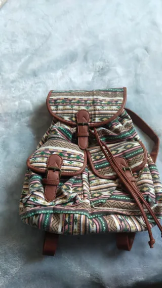 Mochila de tela estampada