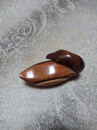 Soprammobile in legno decorativo