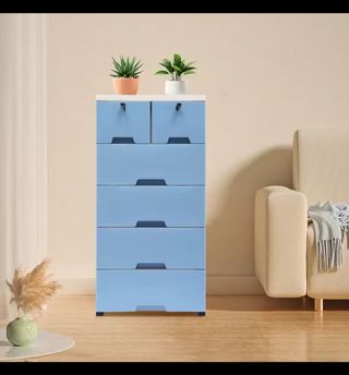 Cajonera azul y blanca de plástico
