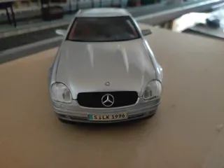 Maisto 1:18 Coche Deportivo Plata