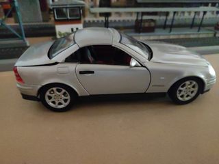 Maisto 1:18 Coche Deportivo Plata