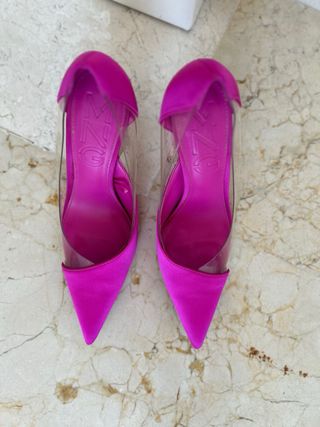 Zapatos tacón fucsia y transparentes