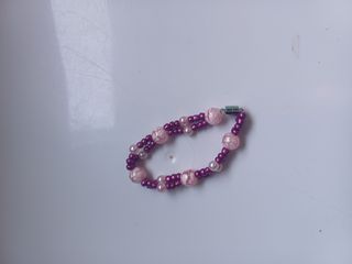 Pulsera de cuentas fucsia y perlas