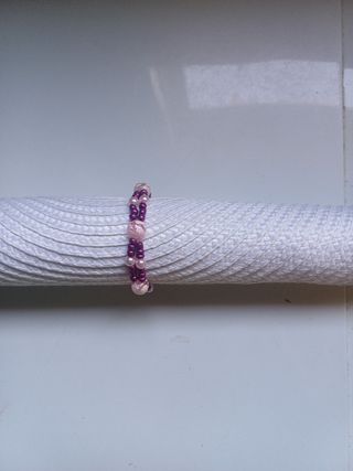 Pulsera de cuentas fucsia y perlas