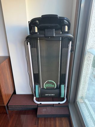 Cinta de correr Cecotec RunnerFit 1000W con planch