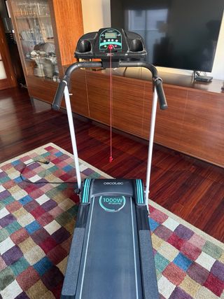 Cinta de correr Cecotec RunnerFit 1000W con planch