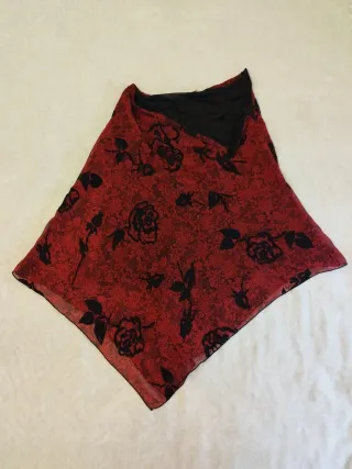 Falda midi asimétrica roja y negra