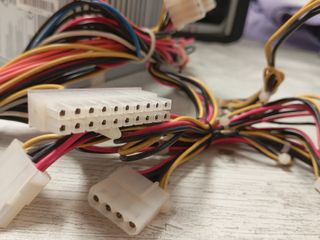 Fuente Alimentación HEC para PC Torre