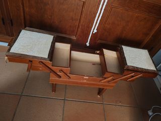 Costurero Antiguo Madera Amplio muchas capacidad.
