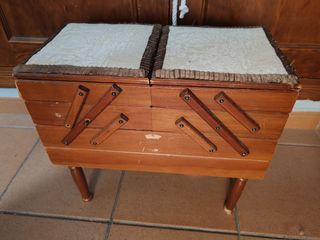 Costurero Antiguo Madera Amplio muchas capacidad.
