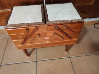 Costurero Antiguo Madera Amplio muchas capacidad.
