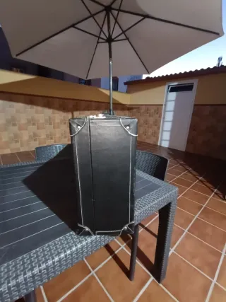 MALETA ANTIGUA NEGRA EN PERFECTA CONDICIONES