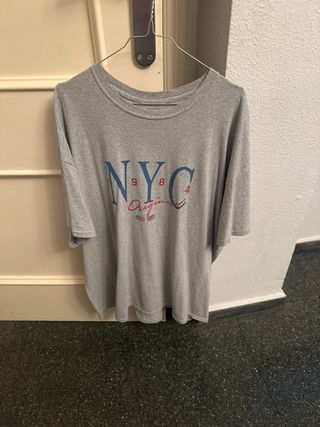 Camiseta Gris Urban Outfitters NYC 1984