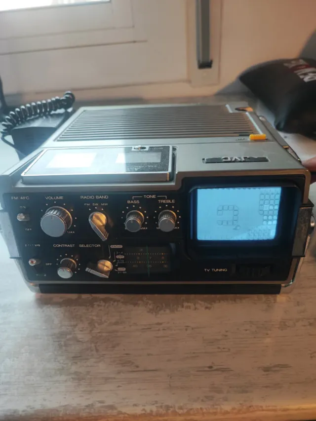 Radio TV JVC grigio e argento