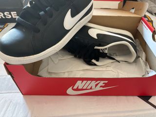 Zapatillas Nike Negras y Blancas