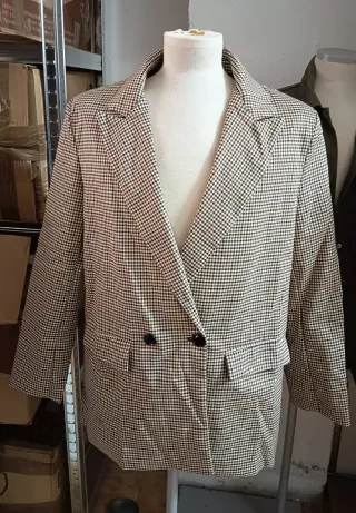 Blazer de cuadros beige y marrón